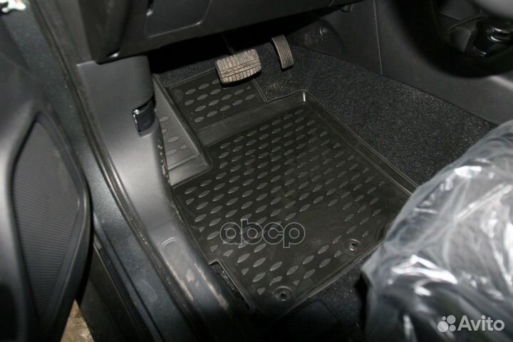 Комплект автомобильных ковриков 3D в салон mits