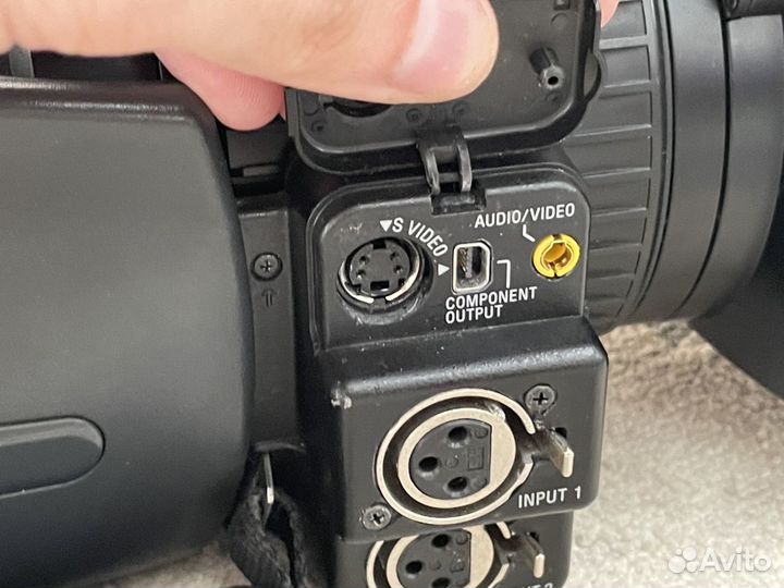 Проффесиональная видеокамера Sony HVR-Z1E