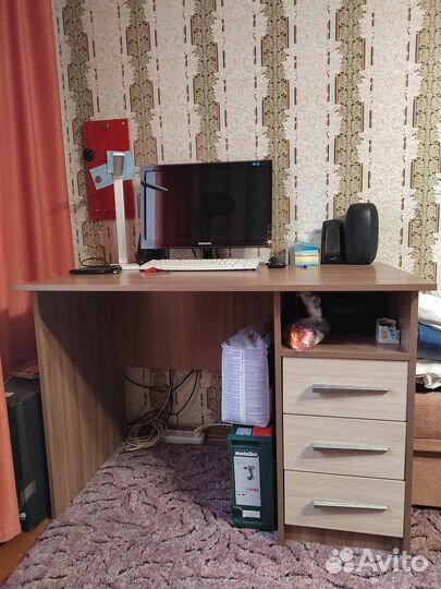 Письменный стол