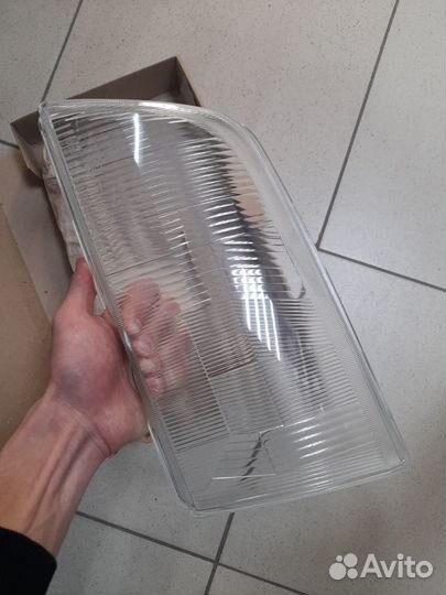 Стекло левое фары w202