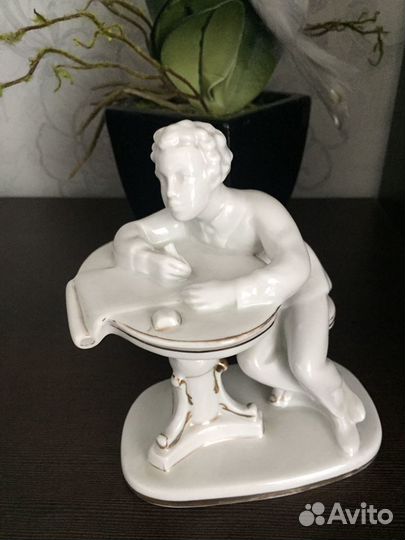 Статуэтка фарфоровая Пушкин