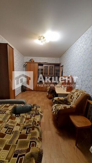 Комната 37 м² в 2-к., 4/4 эт.