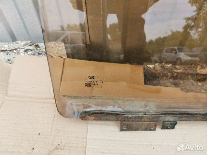 Стекло двери переднее правое Газ 3110 1999