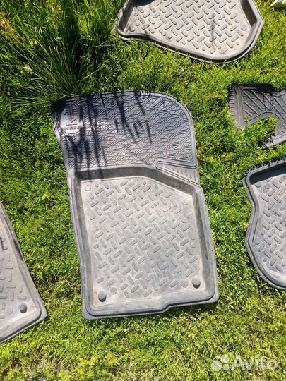 Автомобильные коврики резиновые