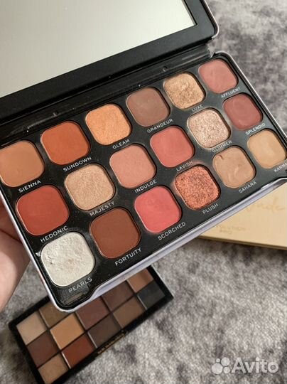 Палитра теней Revolution