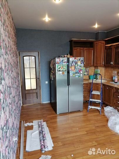 Поклеить обои, покраска стен и потолков