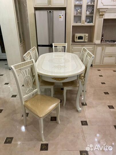Кухонный стол и стулья новые