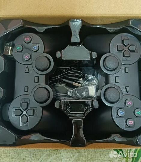 Игровая приставка беспроводные джойстики Новая