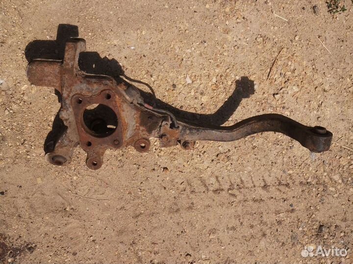 Кулак задний правый Sonata