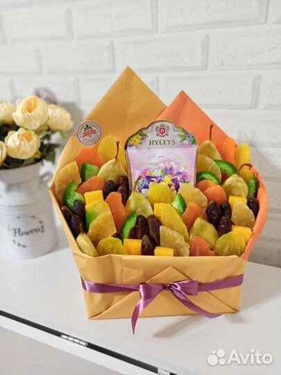 Букет из сухофруктов учителю