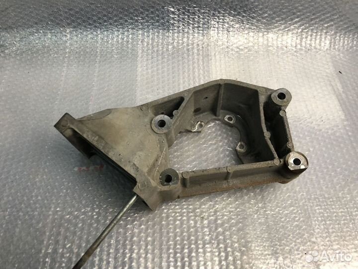 Кронштейн компрессора 4.0L Ford Mustang V 09-14