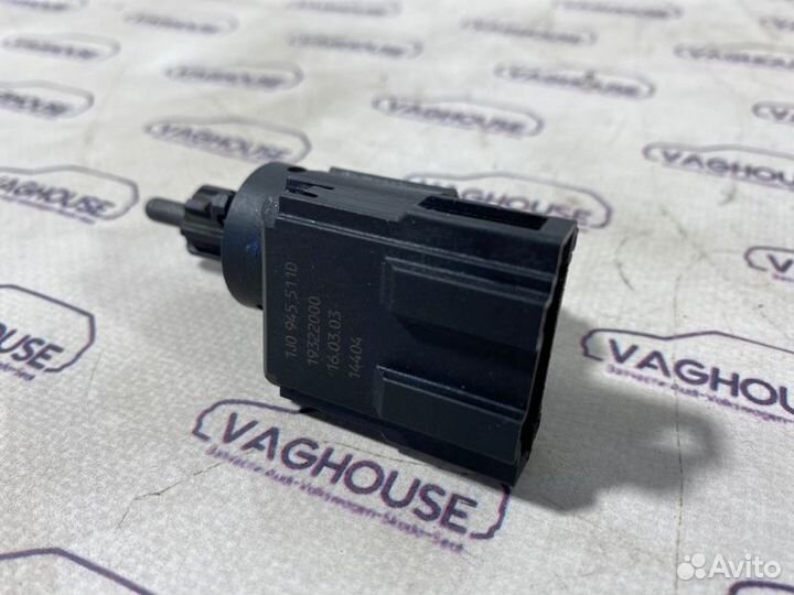 Датчик включения стоп сигнала Porsche Cayenne 955