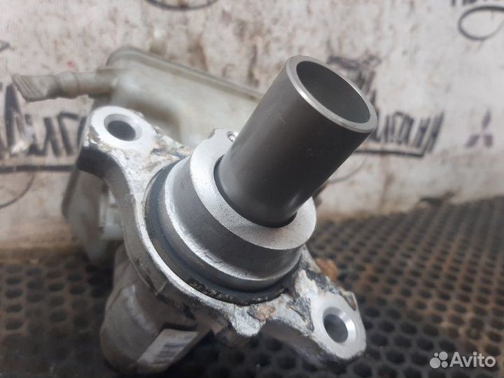 Главный тормозной цилиндр Opel Astra H седан