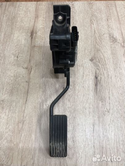 Педаль газа Mitsubishi Galant 9