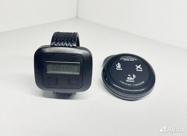 Часы и кнопки вызова официанта в ассортименте