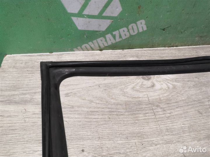 Уплотнитель стекла двери Хендай i30 12-17