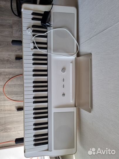 The One Light Электронное пианино