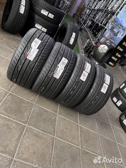 Yokohama Advan Fleva V701 245/40 R19 и 275/35 R19 100W
