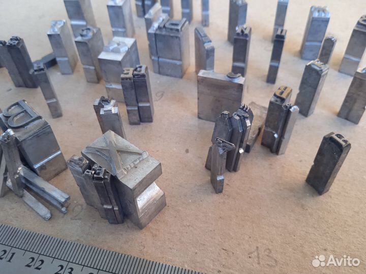 Литеры и пробельные элементы. Экспонат