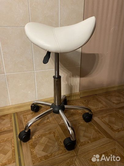 Стул седло для косметолога