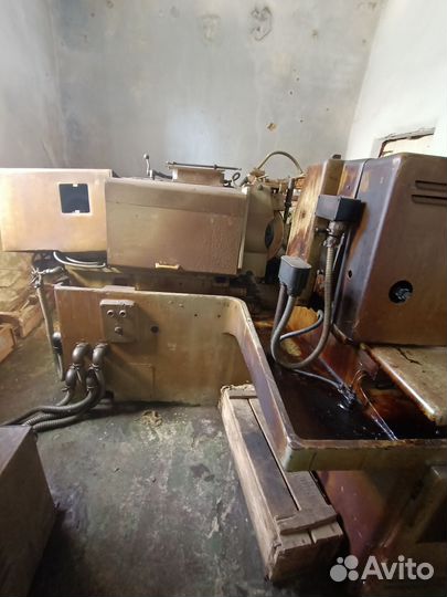 5822М Станок резьбошлифовальный универсальный