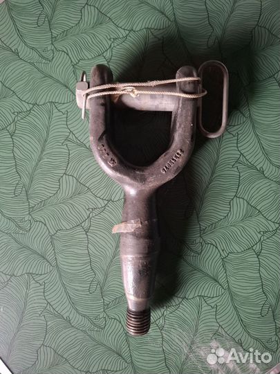 Буксировочный крюк