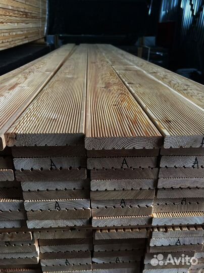 Частные постройки с досками из лиственницы