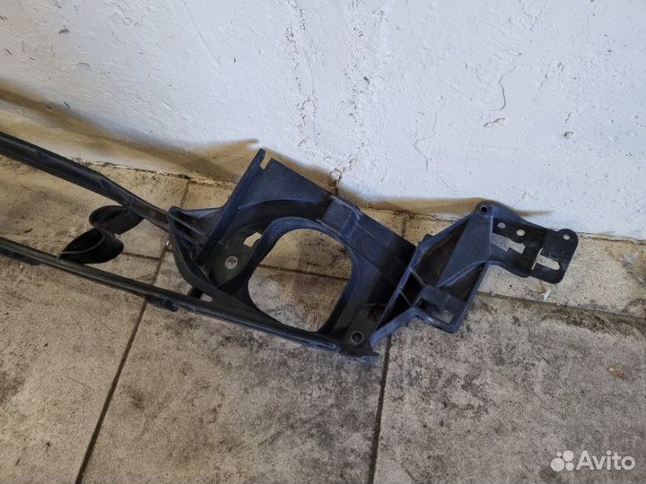 Кронштейн крыла передний левый Bmw X5 E70 С 2007