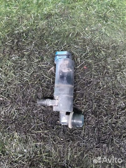 Насос омывателя Toyota Avensis
