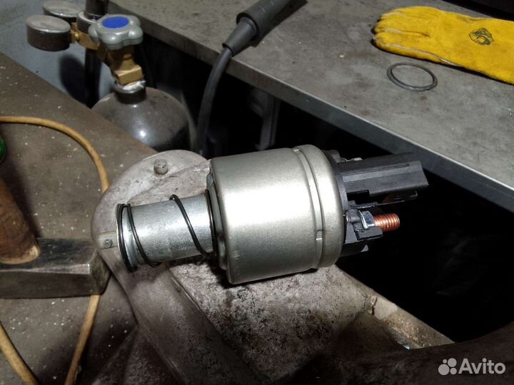 Втягивающее реле стартера гранта