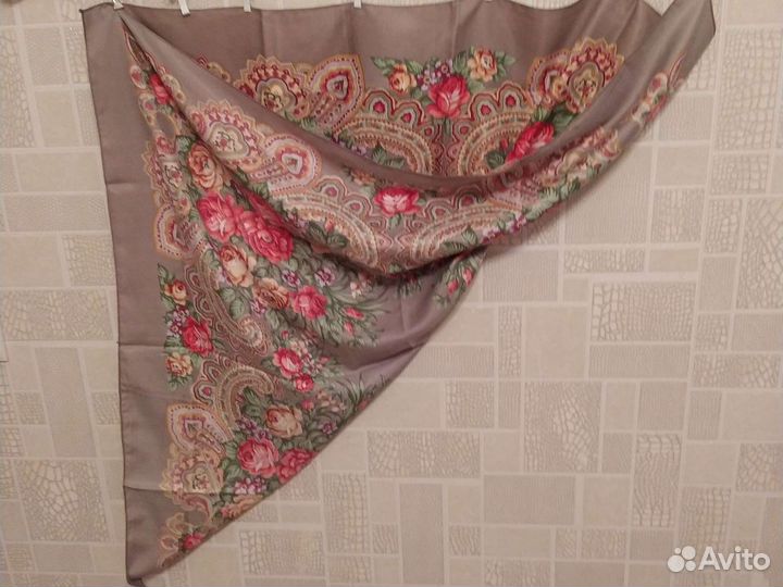 Платок яркий набивной рисунок для Масленицы