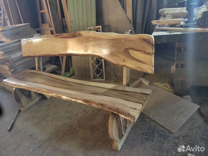 Стол и лавки