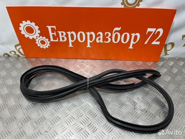 Уплотнитель двери задний правый Toyota Rav4 ACA30