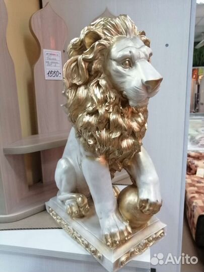 Лев с шаром