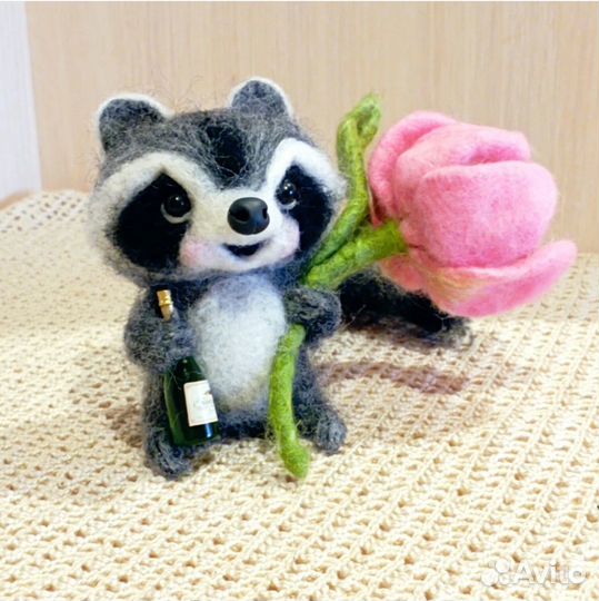 Игрушка енот валяная коллекционная