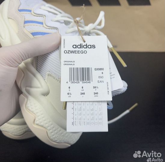 Кроссовки adidas ozweego