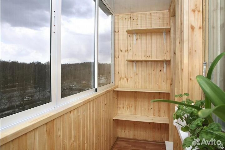 Балкон с отделкой дерево