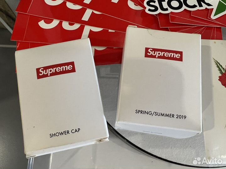 Аксессуары и стикеры Supreme