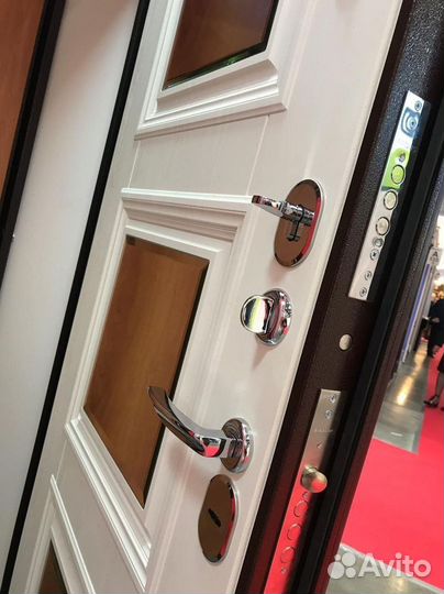 Дверь входная уличная