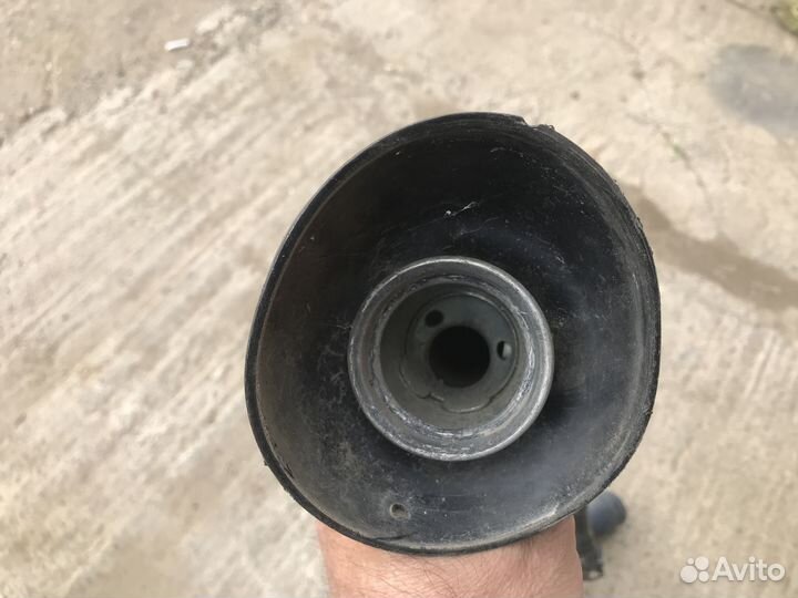 Tiida 4D с 07 г. Заливная горловина бака б/у