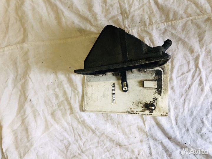 Лючок заливной горловины на Форд Транзит 2002 г