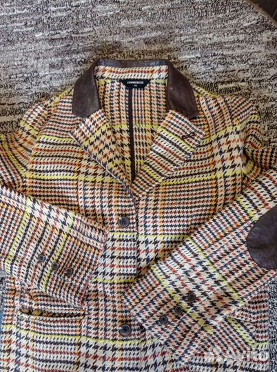 Пиджак и джинсы