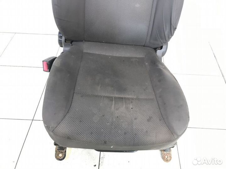 Сиденье переднее левое