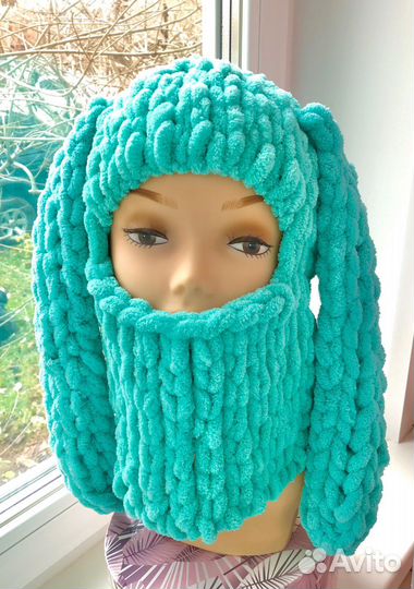 Белая плюшевая балаклава с длинными ушками