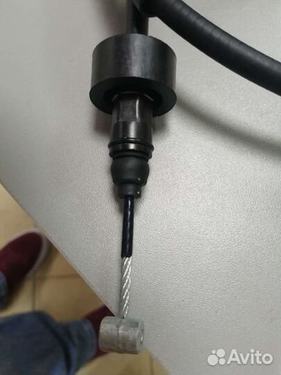 Трос стояночного тормоза правый на Hyundai Verna