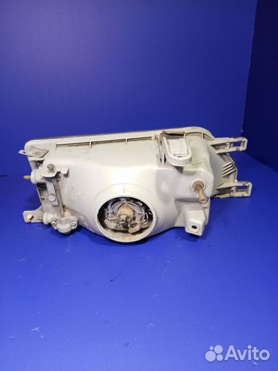 Фара левая Toyota Corolla e90