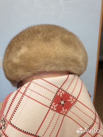 Шапки норковые береты: серая и бежевая