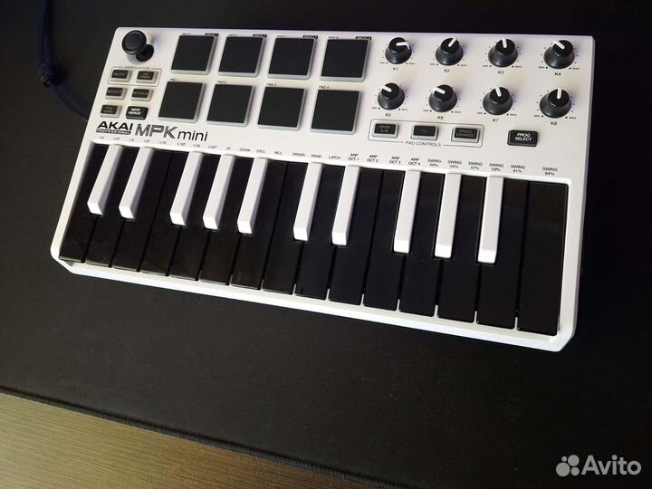 Akai mpk mini mk2 white