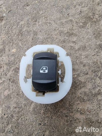 Кнопка стеклоподъемника Рено Меган 2