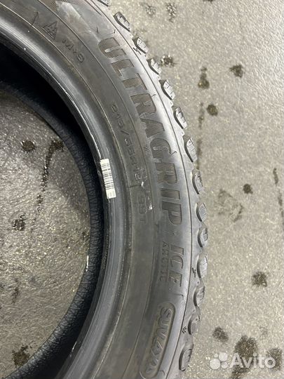 Goodyear UltraGrip Ice Arctic SUV 215/55 R18 99T